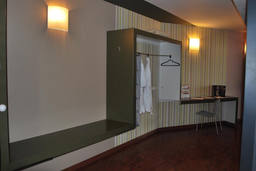 Hotel Ciutat 이괄라다 객실 사진